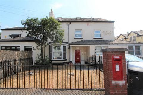 Flat - Mill Lane, Lymm