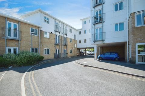 Flat - Castle Lane West, Bournemouth, Dorset, BH8