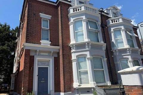 Semi-detached house - Victoria Road North, Southsea