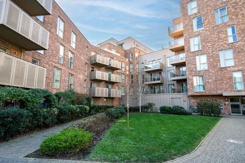 Flat - Harrison Drive, Cambridge, CB2