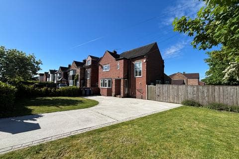 Detached house - Stoops Road, Bessacarr, Doncaster