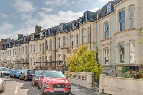 Flat - Alhambra Road, Southsea