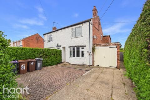 Semi-detached house - Moor Lane, North Hykeham