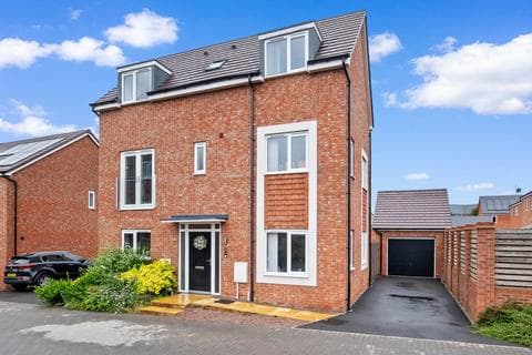Detached house - 2 Barland Fields, Broomhall, Worcester. WR5 2SY