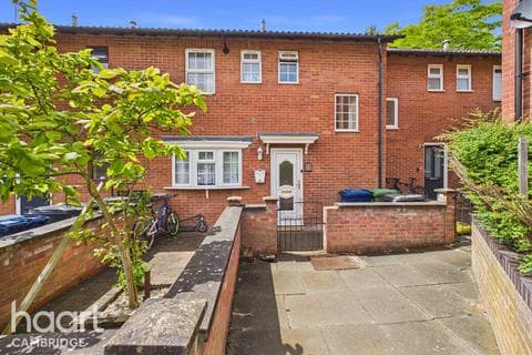 Terraced house - Tweedsmuir Court, Cambridge