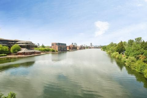 Flat - Galleon Way, Cardiff, CF10