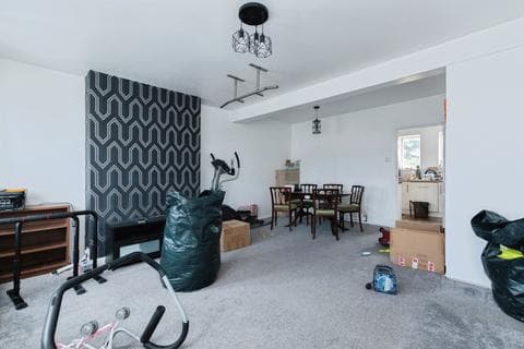 3 bedroom maisonette for sale