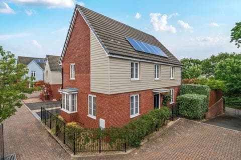 4 bedroom detached house for sale
