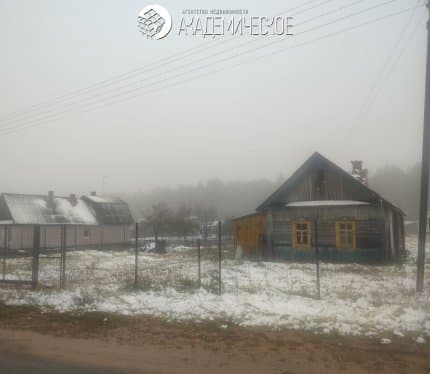 Живописное место - в шаговой доступности лес и озеро. Есть проект на новый дом.