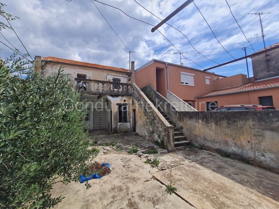 Zadar, Arbanasi - stara kuća za renovaciju